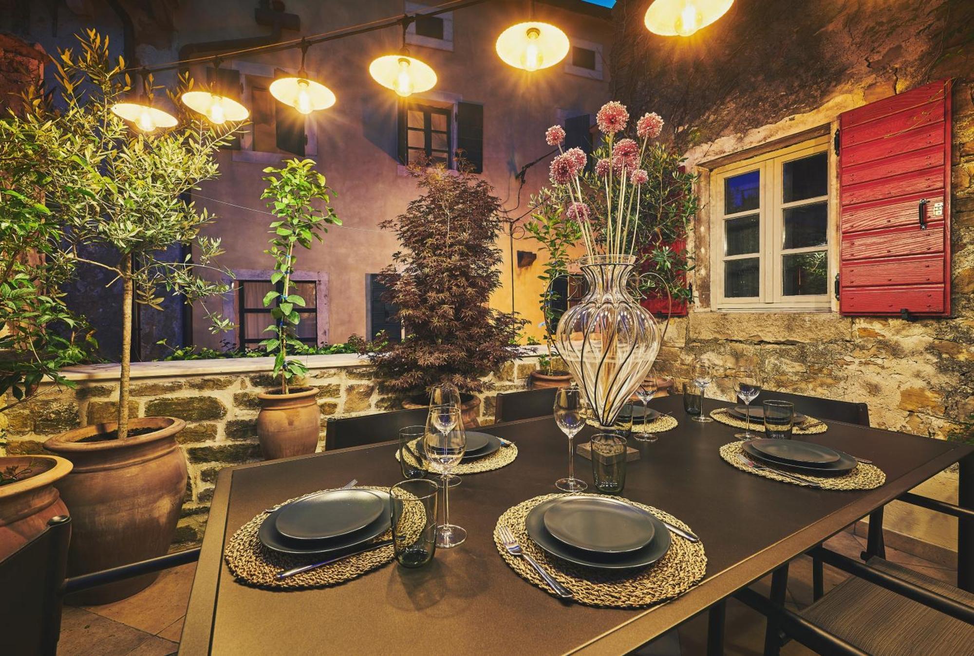 San Canzian Hotel & Residences - Small Luxury Hotels Of The World Buje Szoba fotó