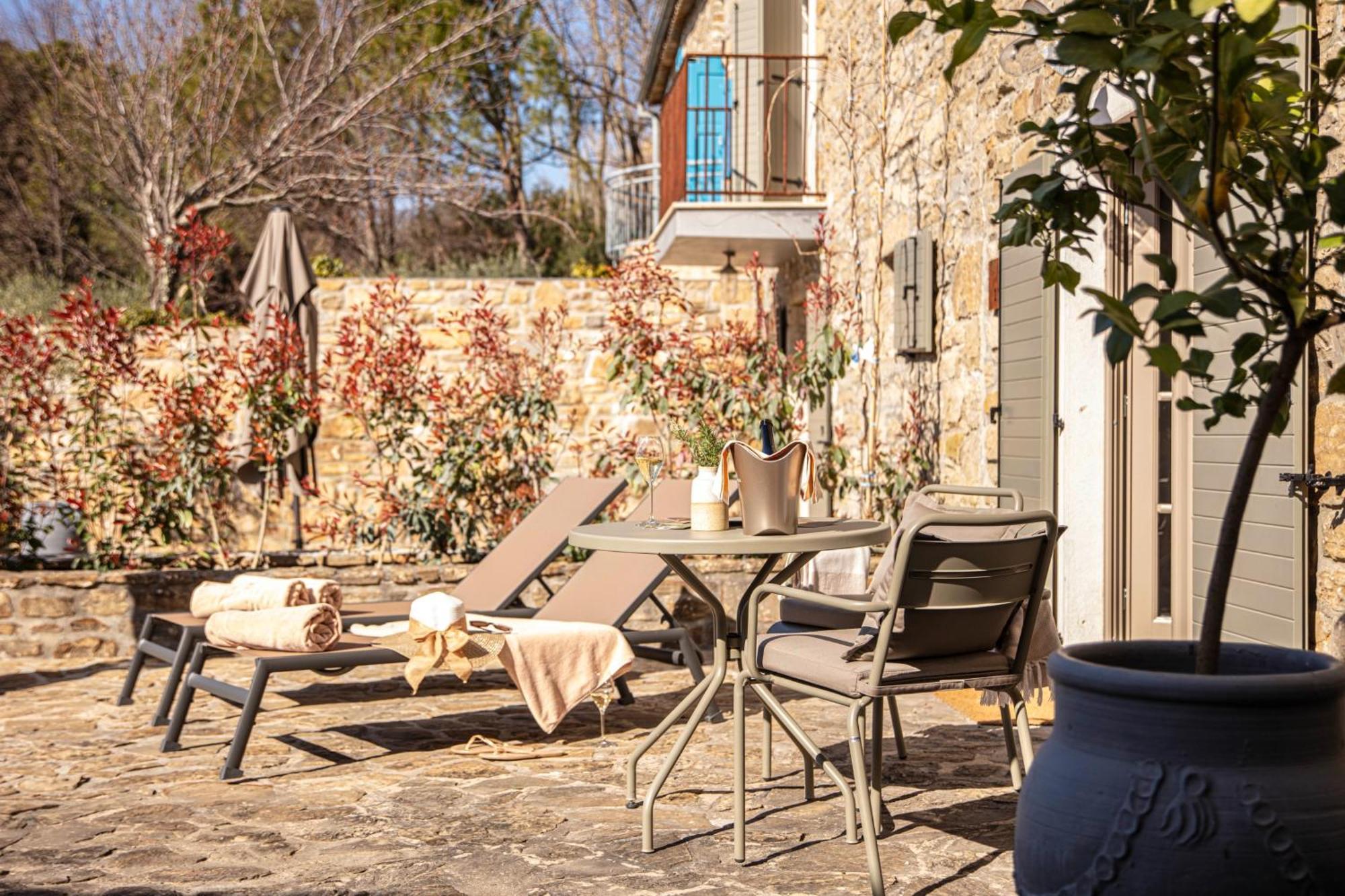 San Canzian Hotel & Residences - Small Luxury Hotels Of The World Buje Szoba fotó