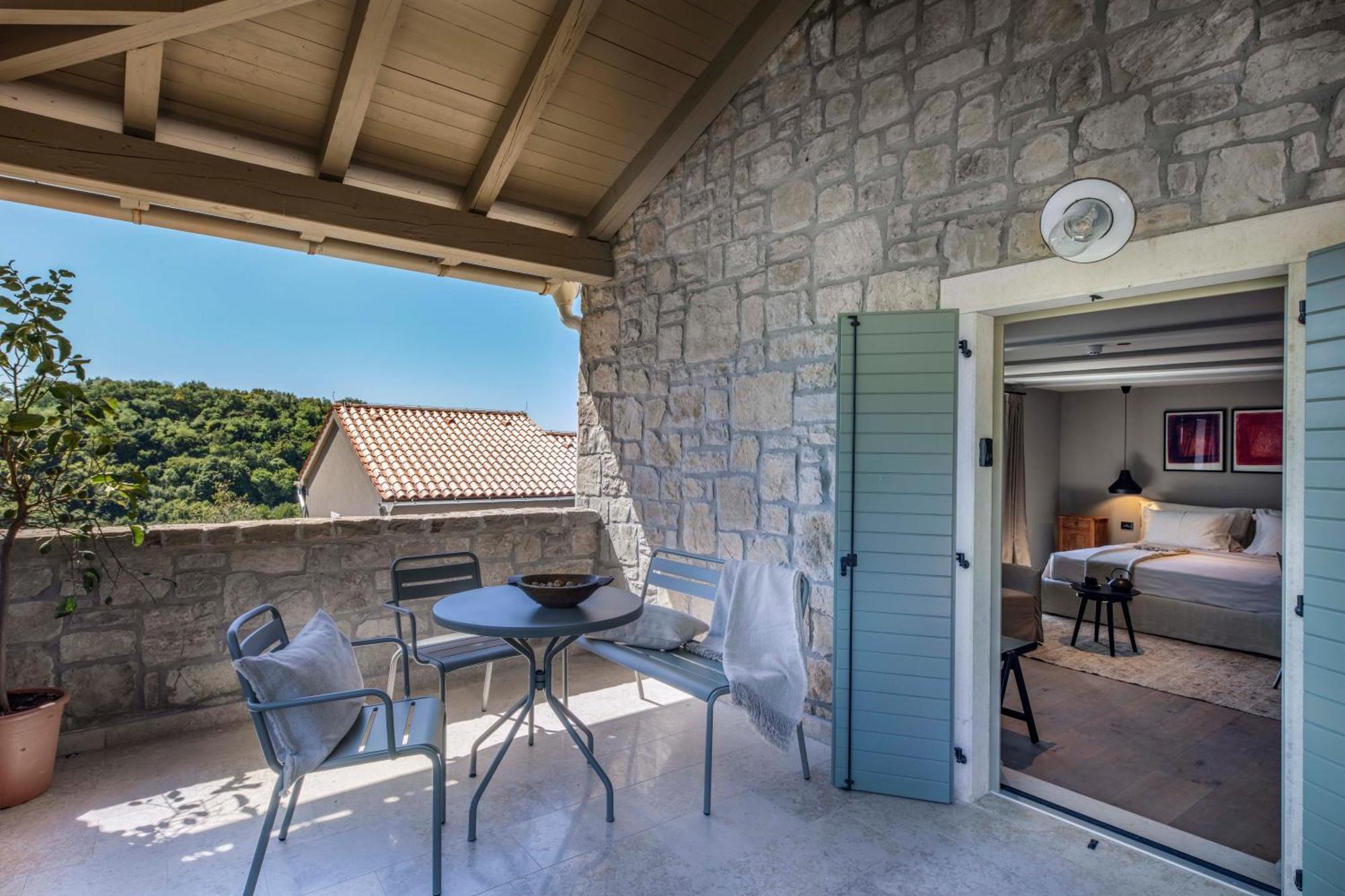 San Canzian Hotel & Residences - Small Luxury Hotels Of The World Buje Szoba fotó